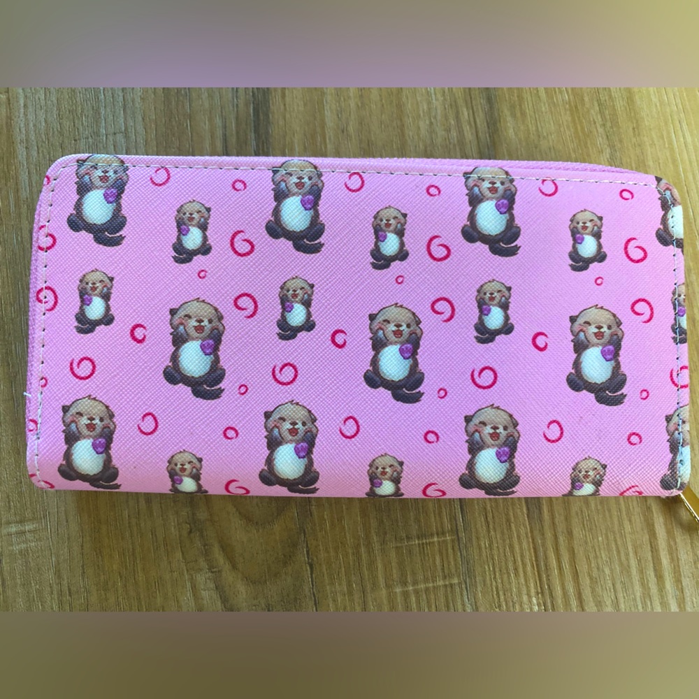 ❤️❤️NWOT Vancouver Pink Playful Otters Full Size Zippered Wallet - Picture 1 of 5